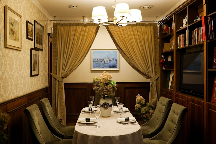 Фото №1 зала Зал «Библиотека»