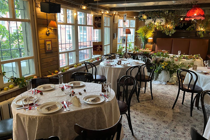 Фото №17 зала Высоцкий