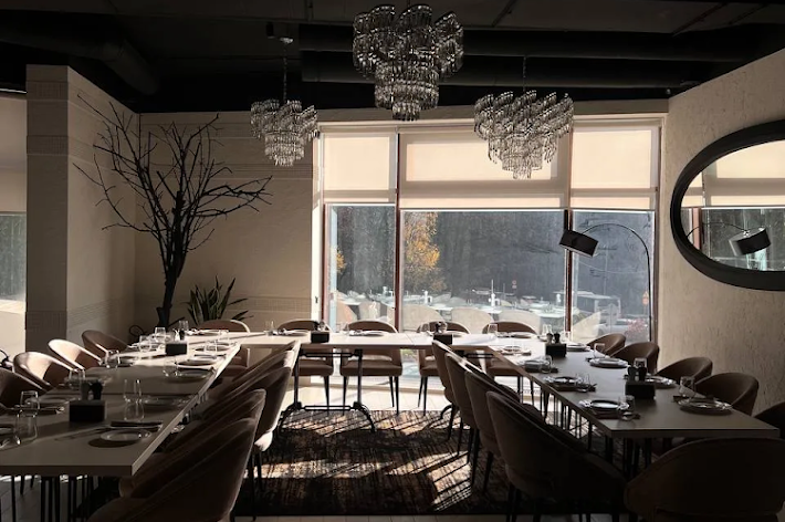 Фото №3 зала Зона у панорамного окна