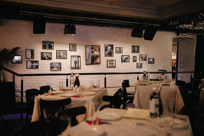 Фото №6 зала Высоцкий