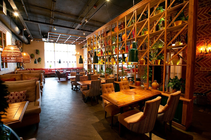 Фото №3 зала Хачапури и Вино на Молодёжном