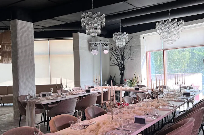 Фото №2 зала Зона у панорамного окна