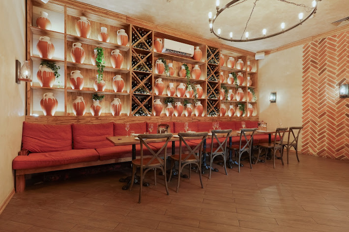 Фото №2 зала Хачапури и Вино на Молодёжном