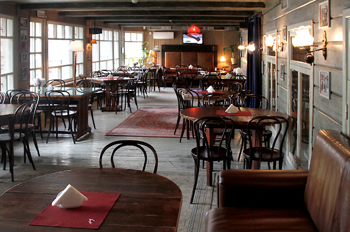 Фото №7 зала Высоцкий