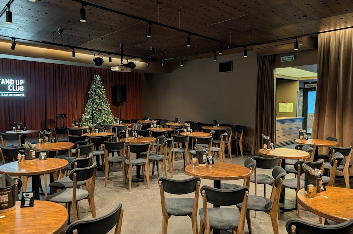 Фото №3 зала StandUp клуб на Белинского